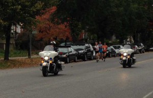 Lead pack at Mile 2 of the Niagara Falls International Marathon